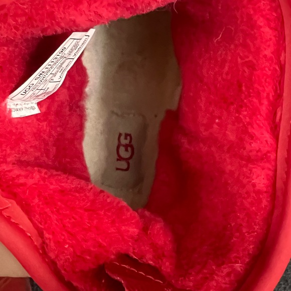 NEW UGG Women’s Classic Clear Mini Waterproof Ankle Boots- Red 1113190- Size 8 - Picture 8 of 8